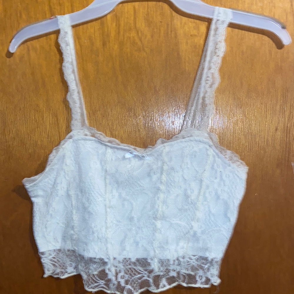 Cute white top with a cute floral design